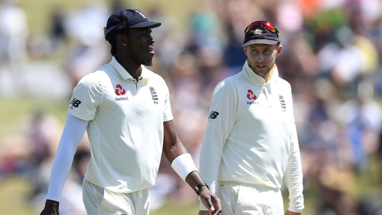 Jofra Archer chats to Joe Root, New Zealand v England, 1st Test, Mount Maunganui, 3rd day, November 23, 2019