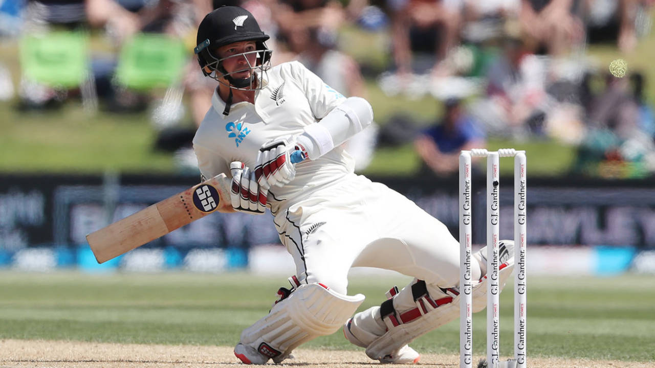 BJ Watling takes evasive action, New Zealand v England, 1st Test, Mount Maunganui, 3rd day, November 23, 2019