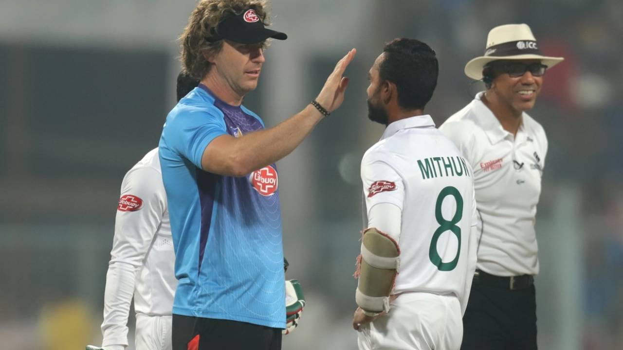 Mohammad Mithun took a sickening blow to the side of the head, India v Bangladesh, 2nd Test, Kolkata, 2nd day, November 23, 2019