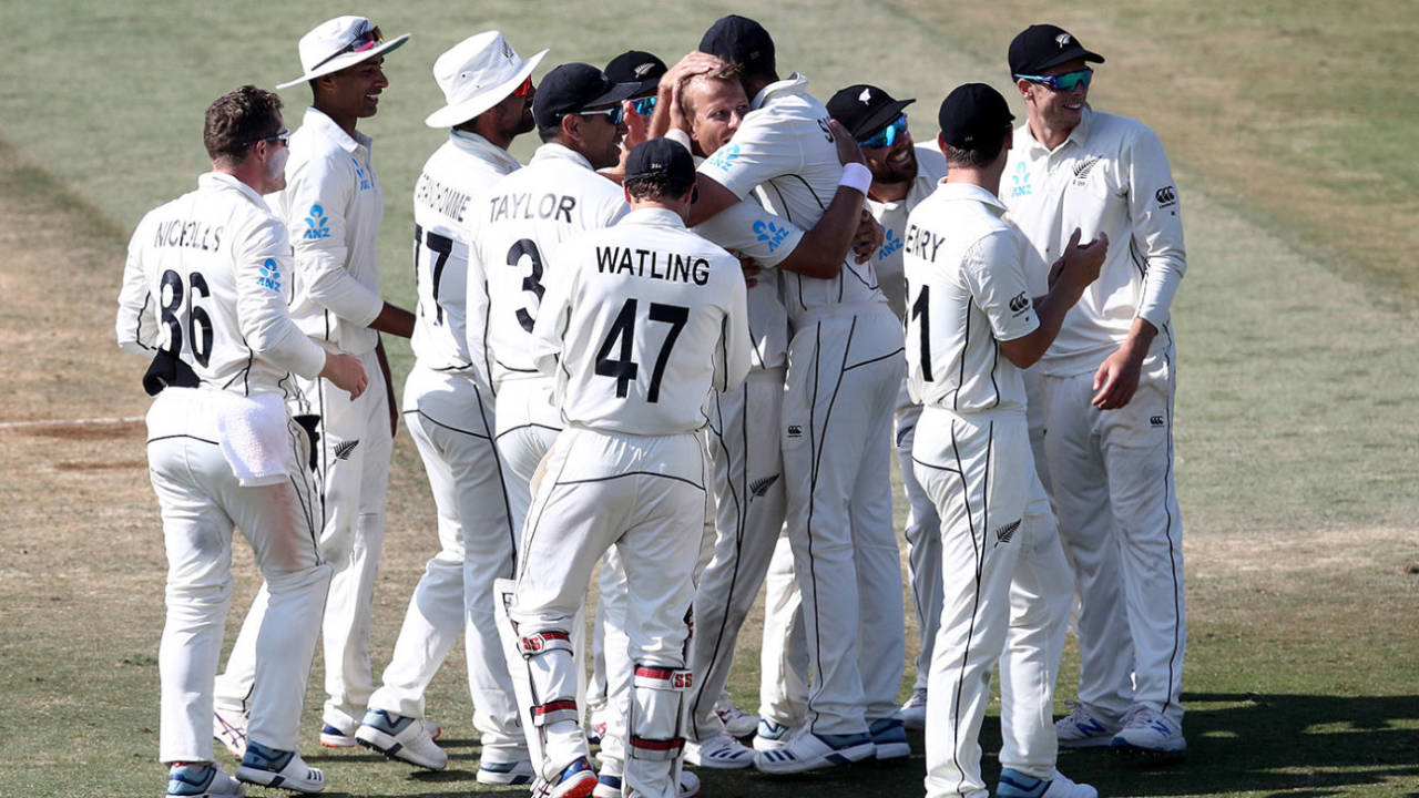 New Zealand celebrate the matchwinning wicket of Stuart Broad, New Zealand v England, 1st Test, Mount Maunganui, 5th day, November 25, 2019