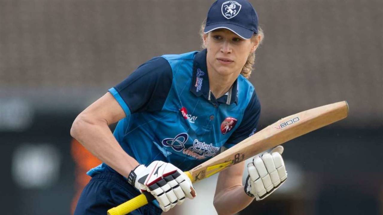 Maxine Blythin in action for Kent