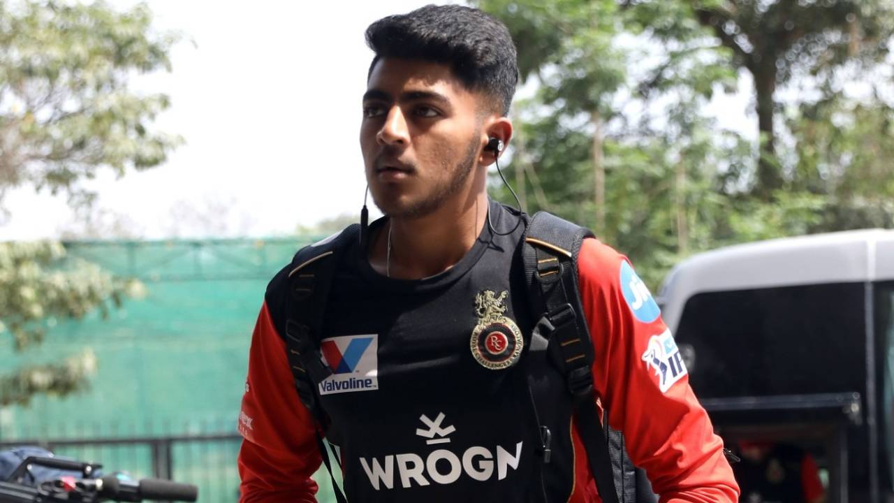 Prayas Ray Barman arrives for the match against Sunrisers Hyderabad, Sunrisers Hyderabad v Royal Challengers Bangalore, IPL 2019, Hyderabad, March 31, 2019