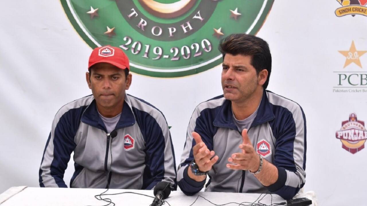 Mohammad Wasim (right) address the media in his role as Northern coach&nbsp;&nbsp;&bull;&nbsp;&nbsp;PCB