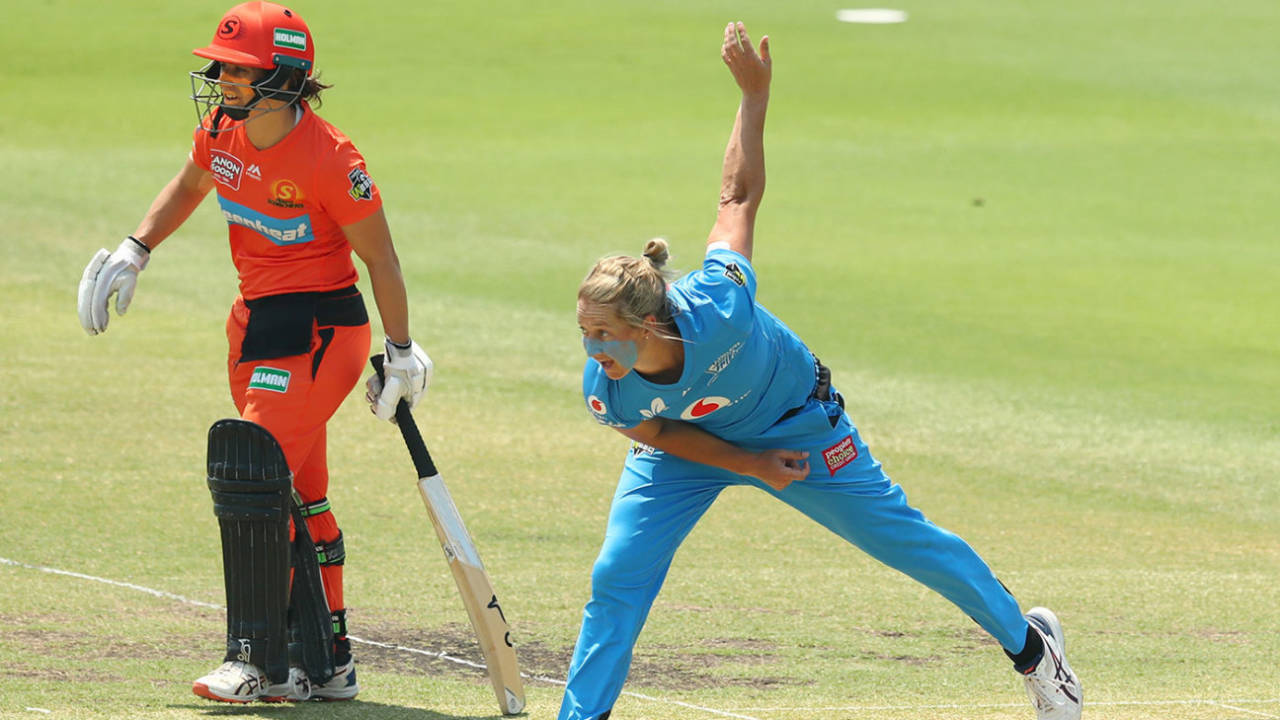 Sophie Devine followed two wickets with another half-century, Adelaide Strikers v Perth Scorchers, WBBL, 1st semi-final, Allan Border Field, December 7, 2019