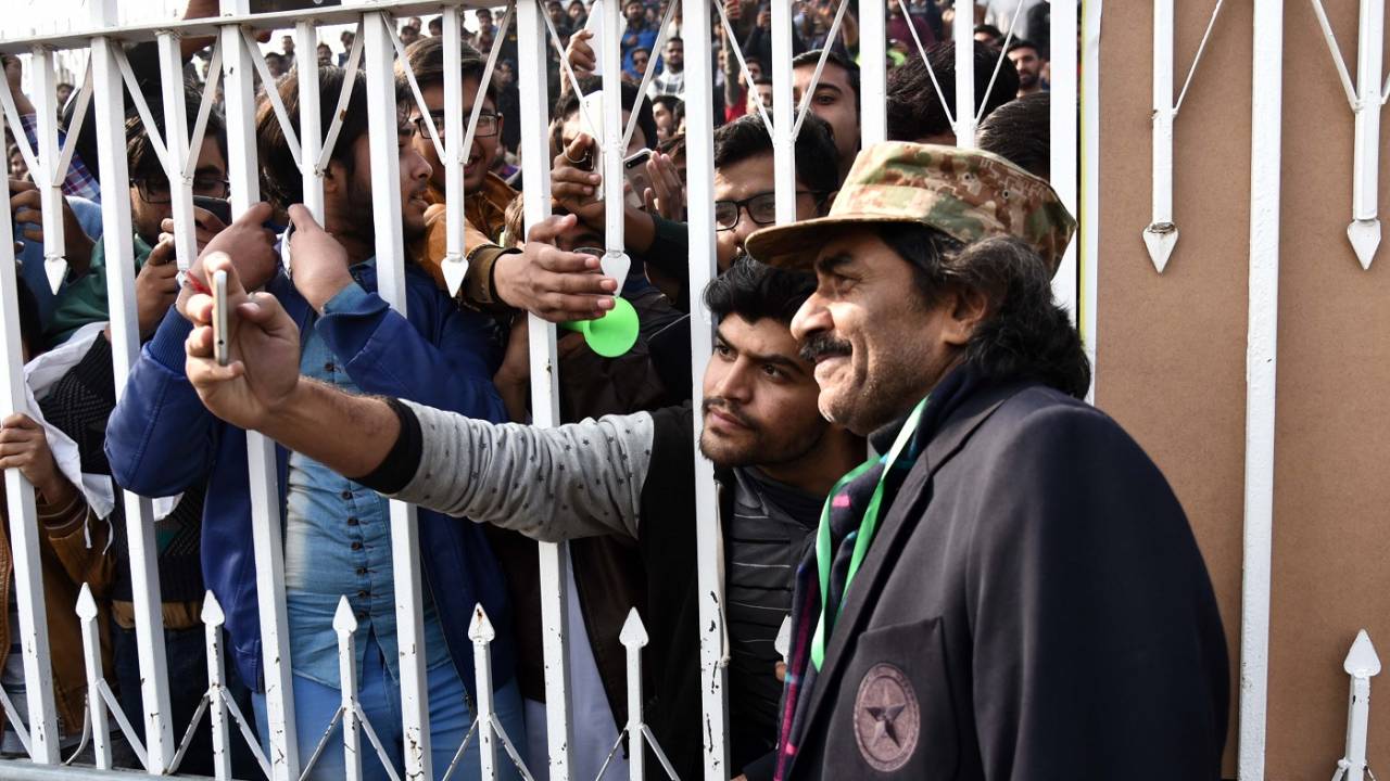 Javed Miandad interacts with fans