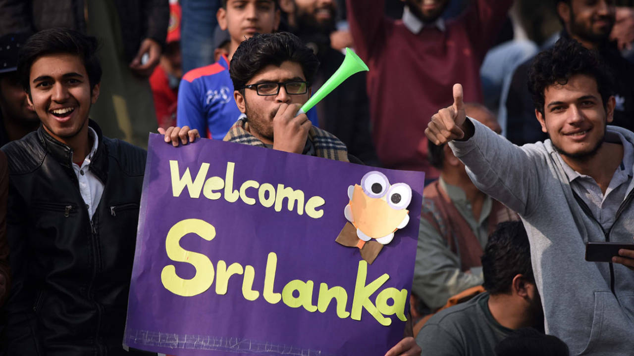 Pakistan fans chanted "Sri Lanka! Sri Lanka!" at Rawalpindi&nbsp;&nbsp;&bull;&nbsp;&nbsp;Muhammad Reza/Anadolu Agency via Getty Images