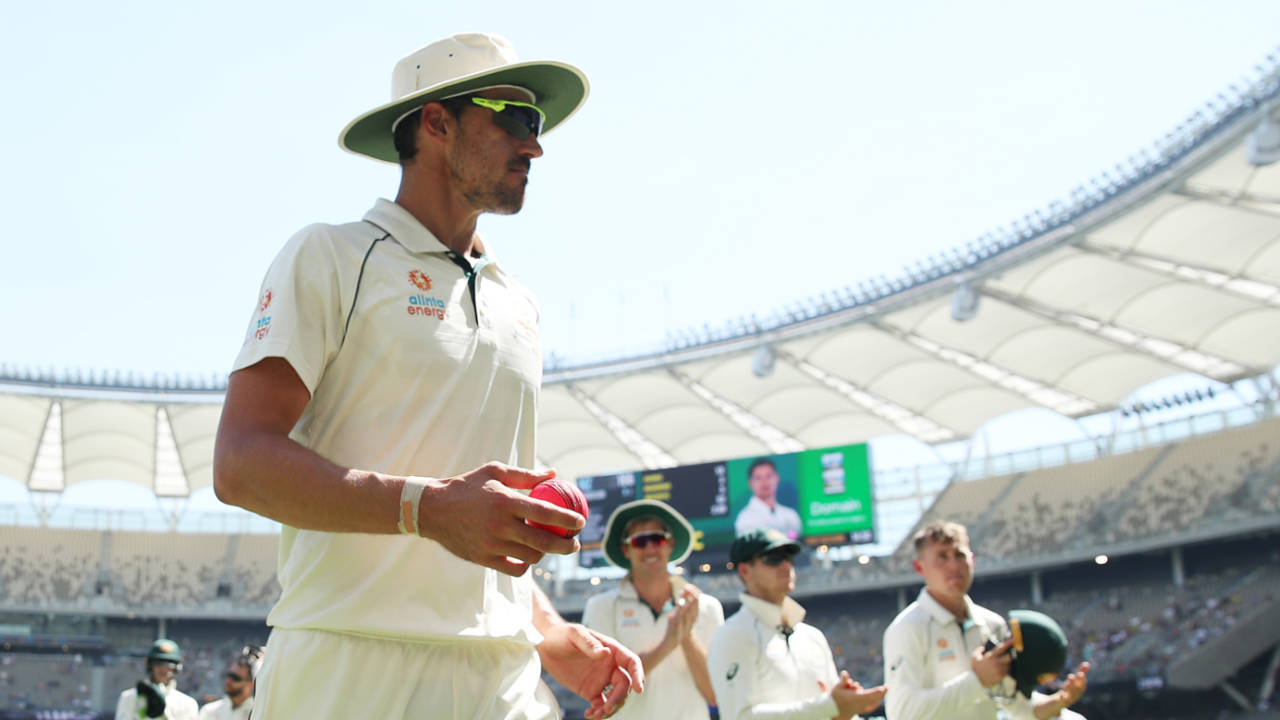 Mitchell Starc is applauded off the field by his team-mates after his 13th five-for in Test cricket, Australia v New Zealand, 1st Test, Perth, 3rd day, December 14, 2019