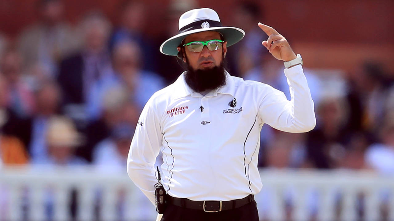 Umpire Aleem Dar stands in his 129th Test, Australia v New Zealand, 1st Test, Perth, 3rd day, December 14, 2019