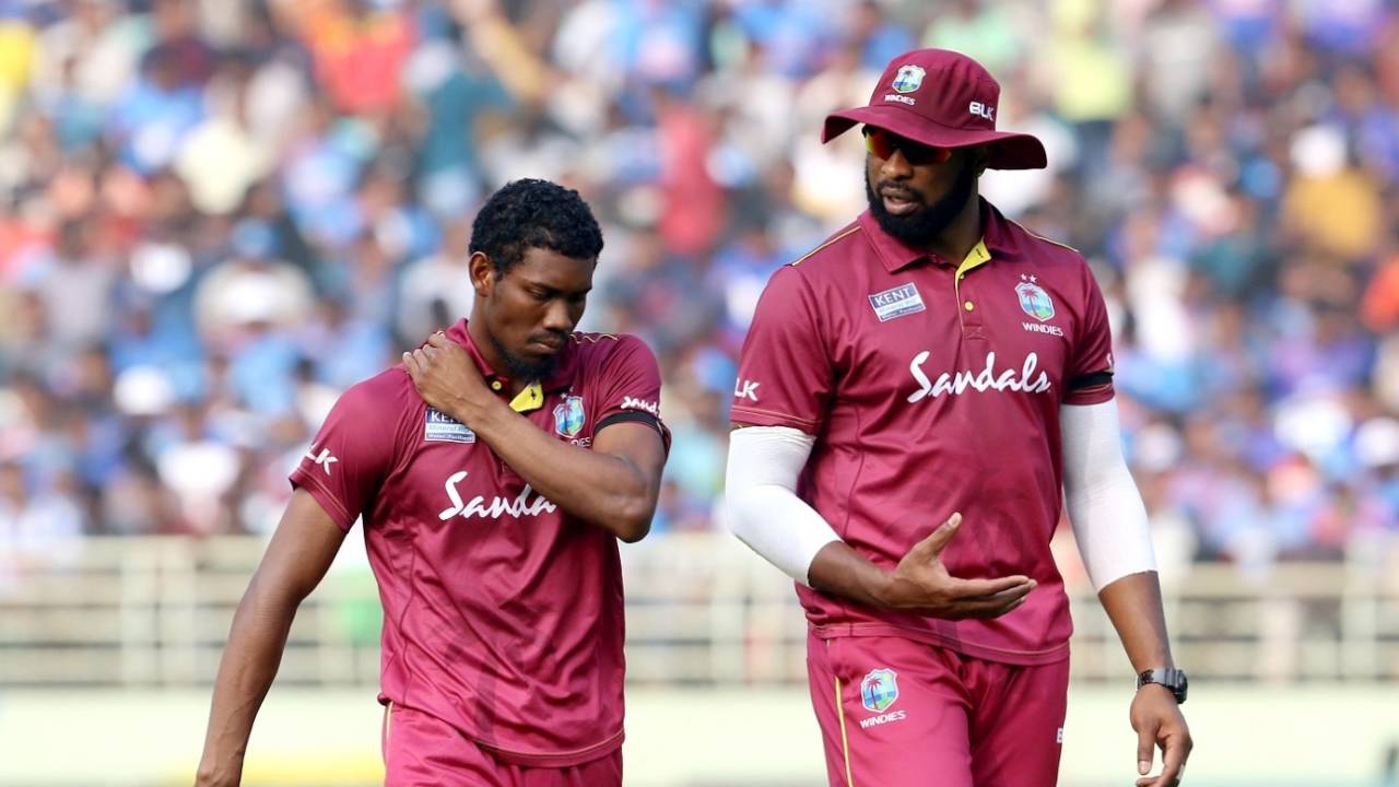 Kieron Pollard, Keemo Paul and the team have been struggling to pick up wickets in the middle overs, India v West Indies, 2nd ODI, Visakhapatnam, December 18, 2019