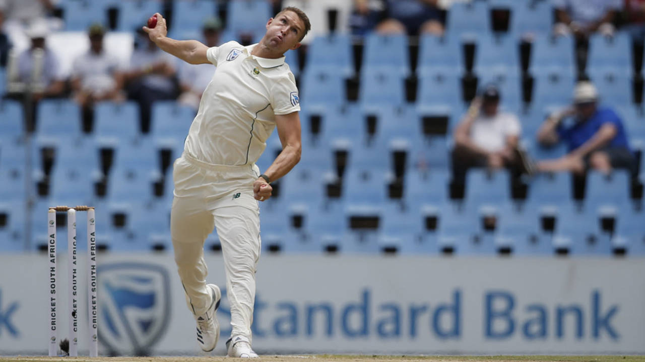 Dwaine Pretorius bowls for the first time in Tests, South Africa v England, 1st Test, Centurion, 2nd day, December 27, 2019