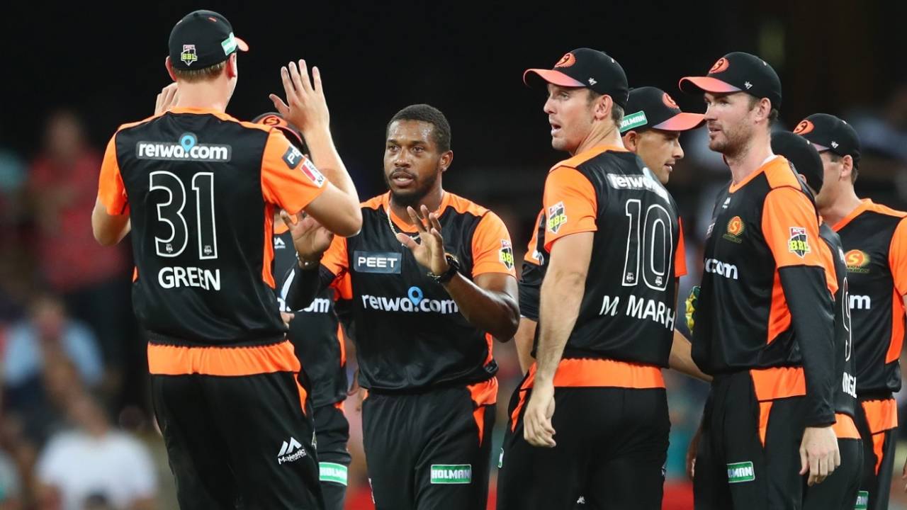 Chris Jordan surrounded by his Scorchers team-mates after taking a wicket, Brisbane Heat v Perth Scorchers, BBL, Carrara, January 1, 2020