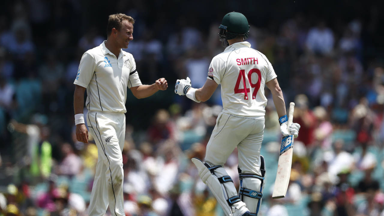 Steven Smith gets congratulated by Neil Wagner after getting off the mark&nbsp;&nbsp;&bull;&nbsp;&nbsp;Getty Images