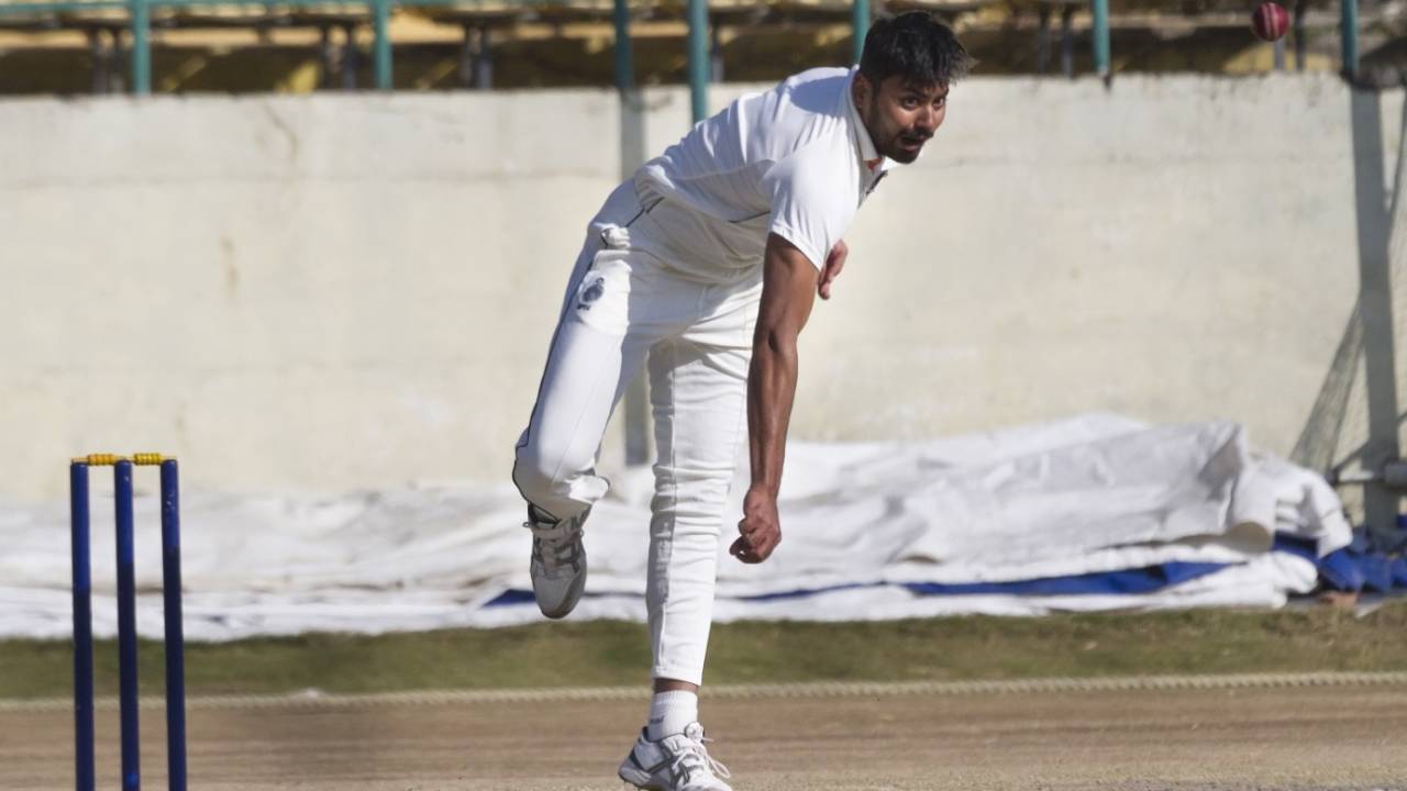 Avesh Khan bowls, Himachal Pradesh v Madhya Pradesh, Ranji Trophy 2019-20, Dharamsala, 1st day, January 3, 2020