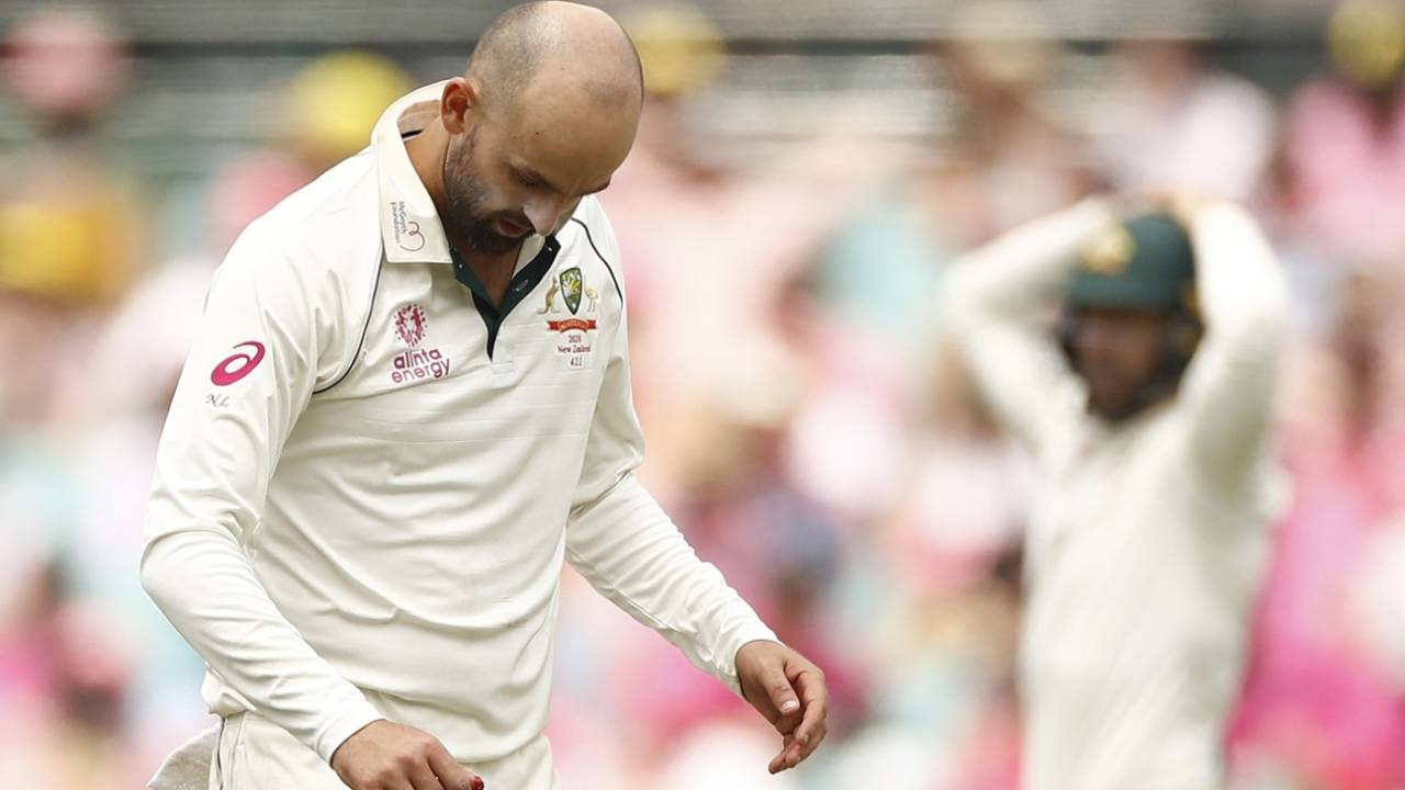Nathan Lyon not only dropped a return catch but also hurt his thumb in the process, Australia v New Zealand, 3rd Test, Sydney, 3rd day, January 5, 2020