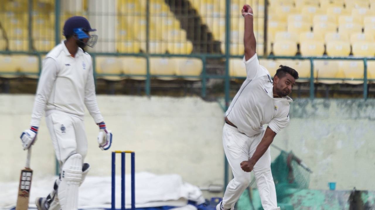 Pankaj Jaswal was the most impressive of the Himachal Pradesh bowlers, Himachal Pradesh v Madhya Pradesh, Ranji Trophy 2019-20, 2nd day, Dharamsala, January 4, 2020 
