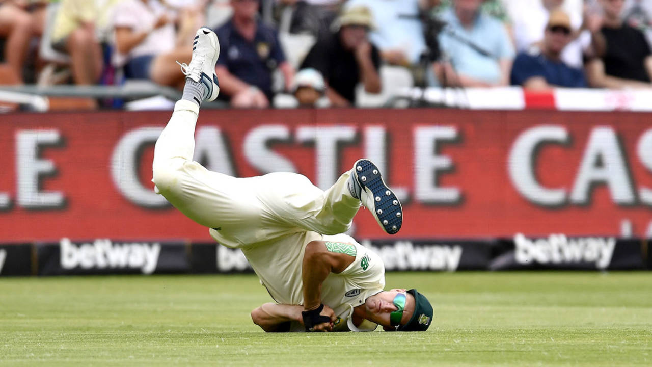 Dwaine Pretorius takes a catch to dismiss Joe Denly, South Africa v England, 2nd Test, Cape Town, January 5, 2020