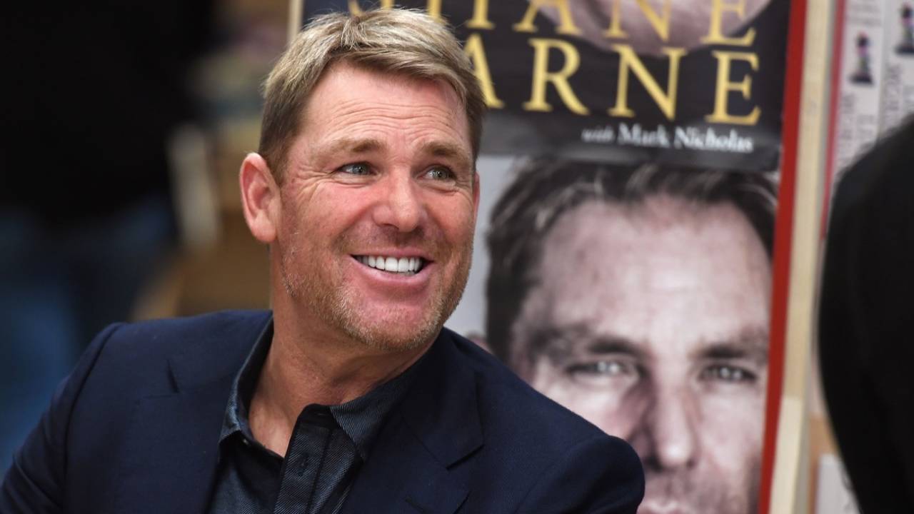 Shane Warne will auction off his baggy green cap to raise funds for the bushfire appeal
