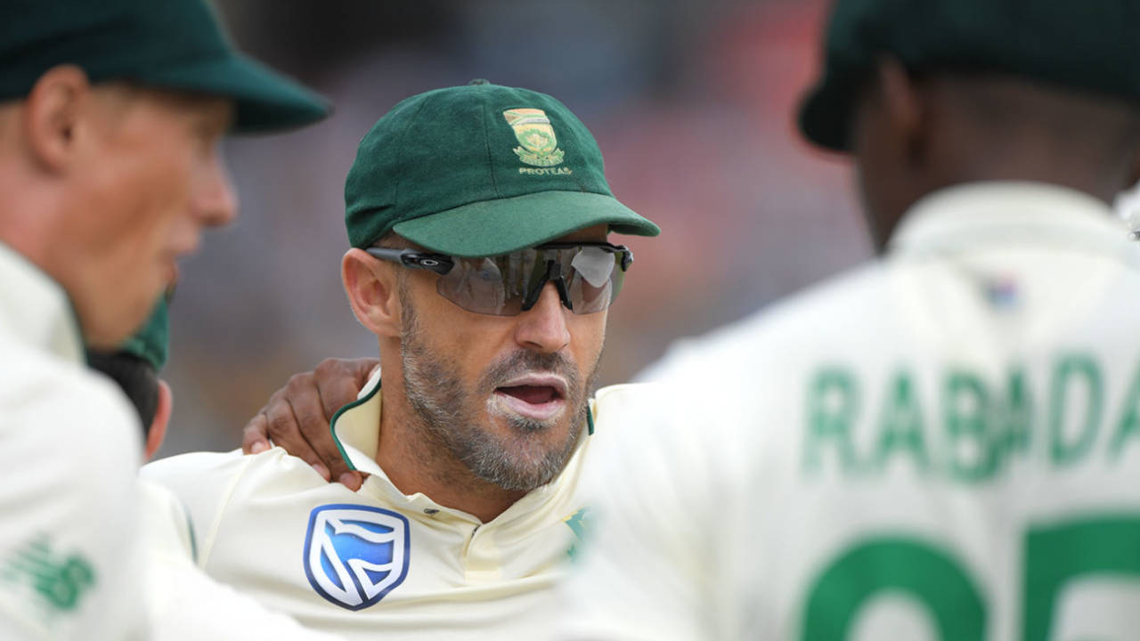 Faf du Plessis with his team, South Africa v England, 1st Test, 3rd day, SuperSport, December 28, 2019