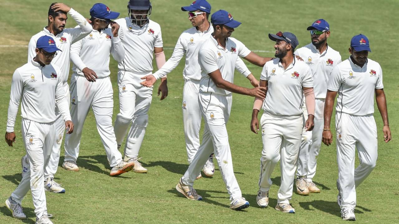 Shams Mulani is mobbed by his team-mates, Tamil Nadu v Mumbai, Ranji Trophy 2019-20, Chennai