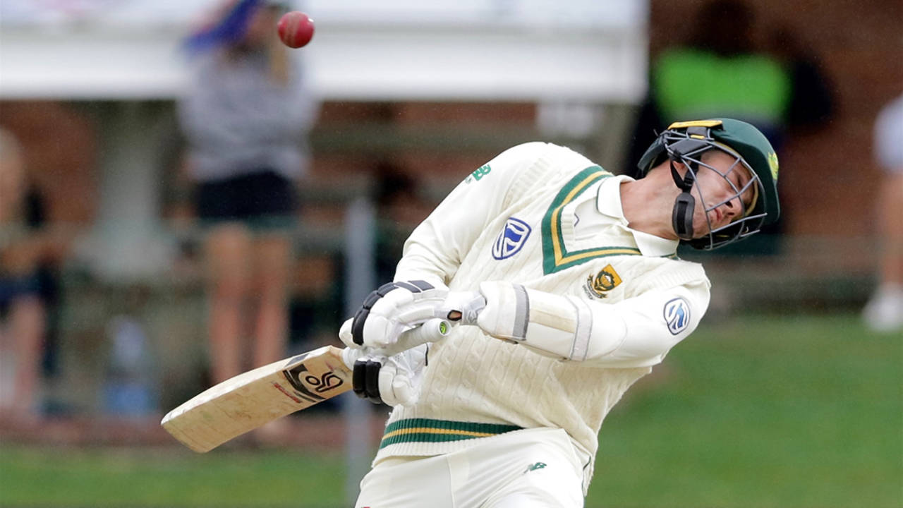 Anrich Nortje evades a Mark Wood bouncer, South Africa v England, 3rd Test, Port Elizabeth, 3rd day, January 18, 2020