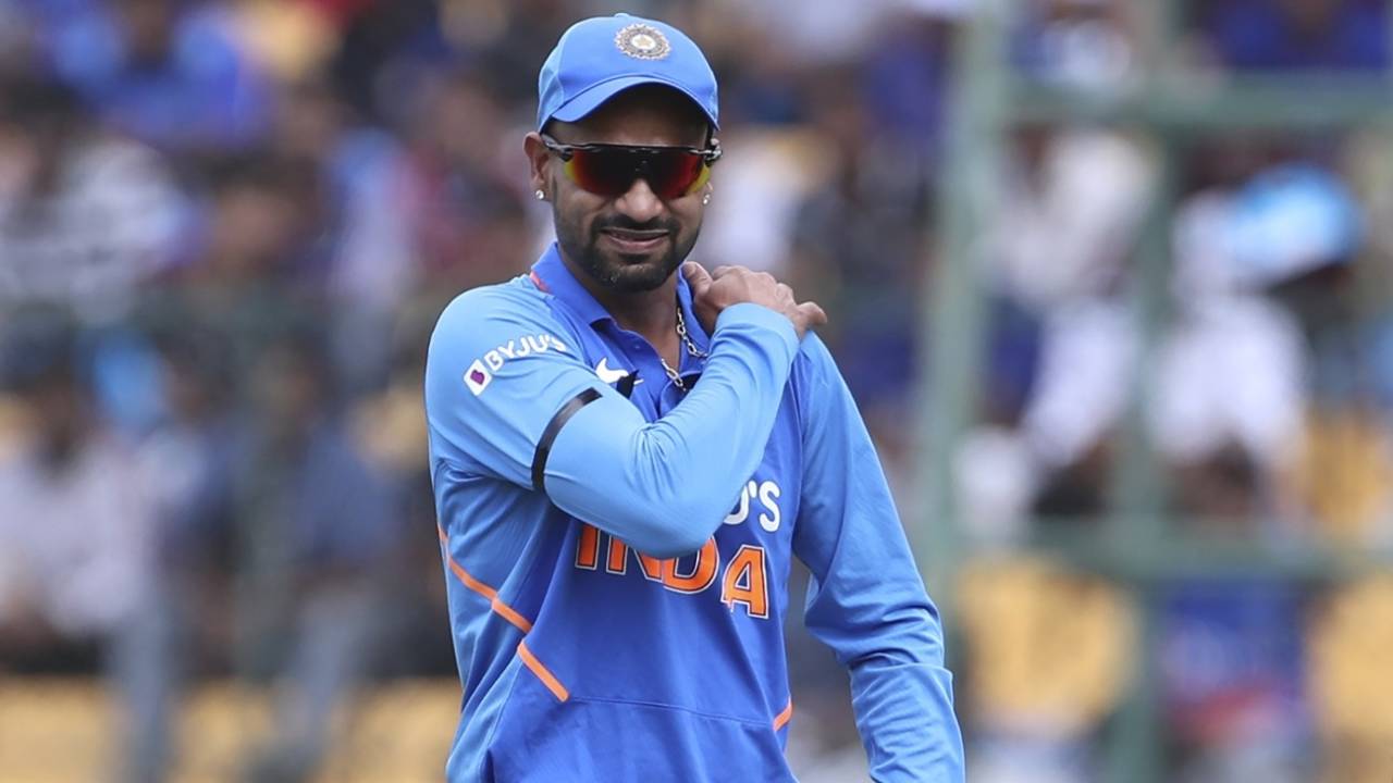 Shikhar Dhawan grimaces after hurting his shoulder while fielding, India v Australia, 3rd ODI, Bengaluru, January 19, 2020