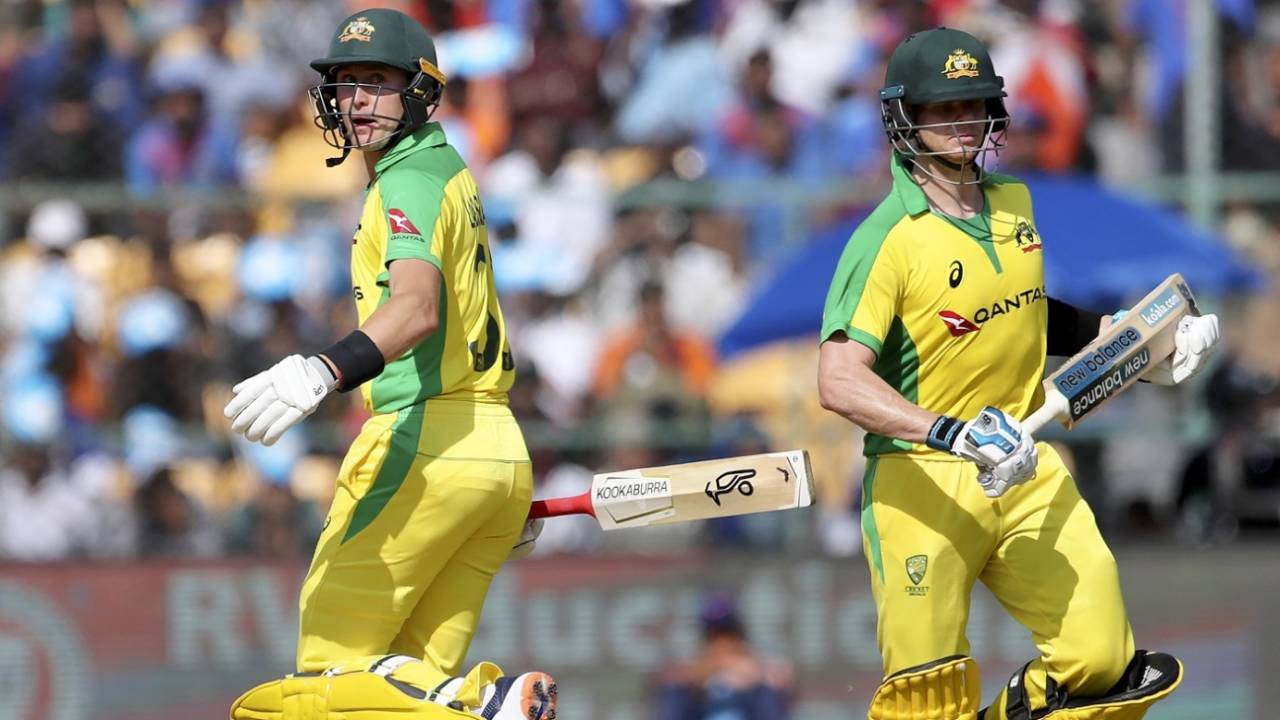 Marnus Labuschagne and Steven Smith run between the wickets, India v Australia, 3rd ODI, Bengaluru, January 19, 2020