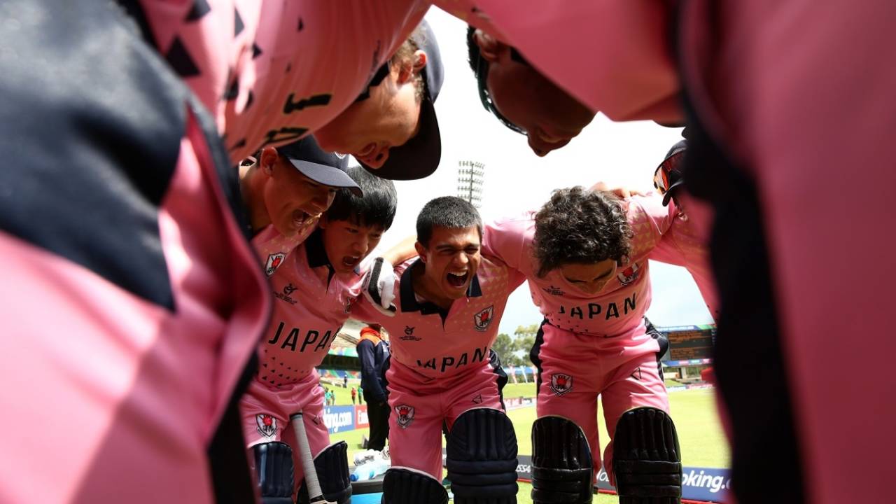 The Japan players get into a huddle&nbsp;&nbsp;&bull;&nbsp;&nbsp;ICC via Getty