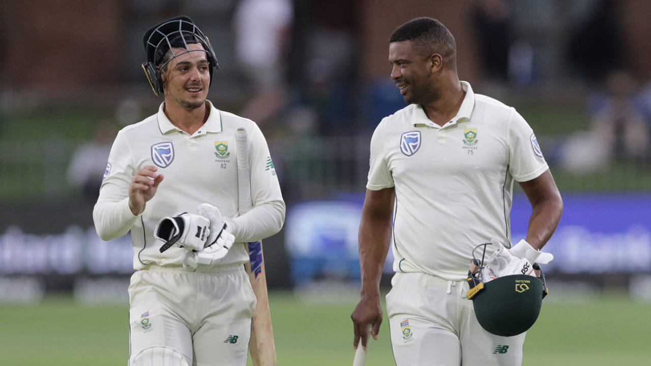 Quinton de Kock and Vernon Philander leave the field after the 3rd day of the 3rd Test&nbsp;&nbsp;&bull;&nbsp;&nbsp;AFP / Getty Images
