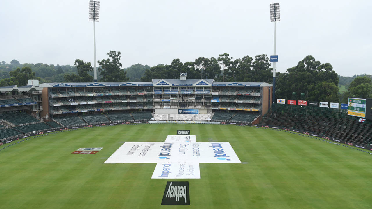 Rain held up proceedings at the Wanderers, South Africa v England, 4th Test, Day 1, Johannesburg, January 24, 2020