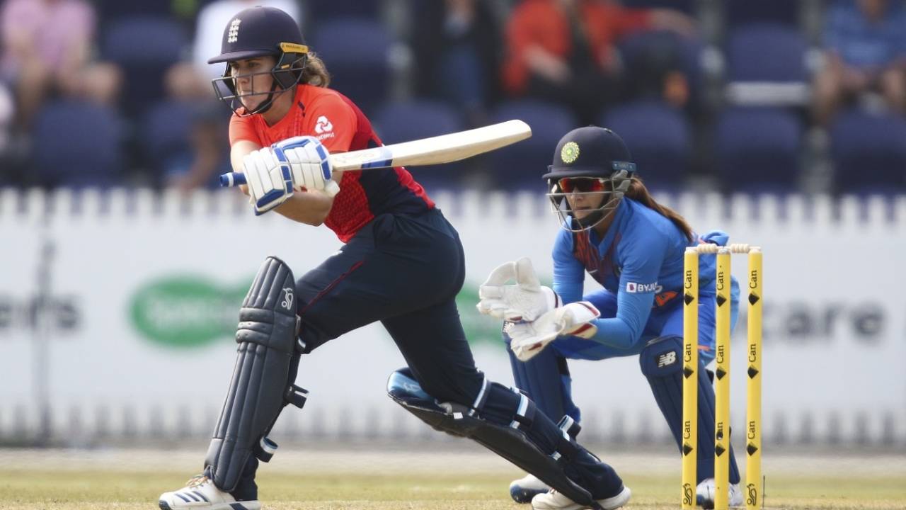Natalie Sciver lines up a reverse sweep, India v England, Women's T20I tri-series, Melbourne, February 7, 2020