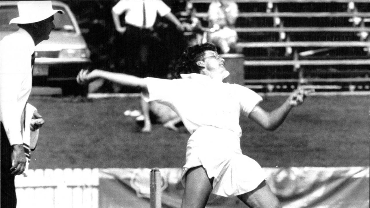 Sharon Tredrea bowls against New Zealand in 1988
