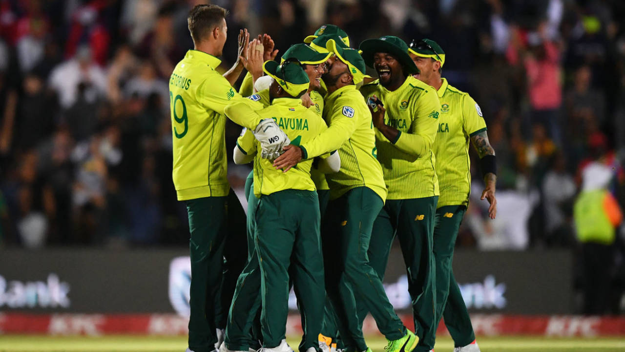 South Africa celebrate victory, South Africa v England, 1st T20I, East London, February 12, 2020