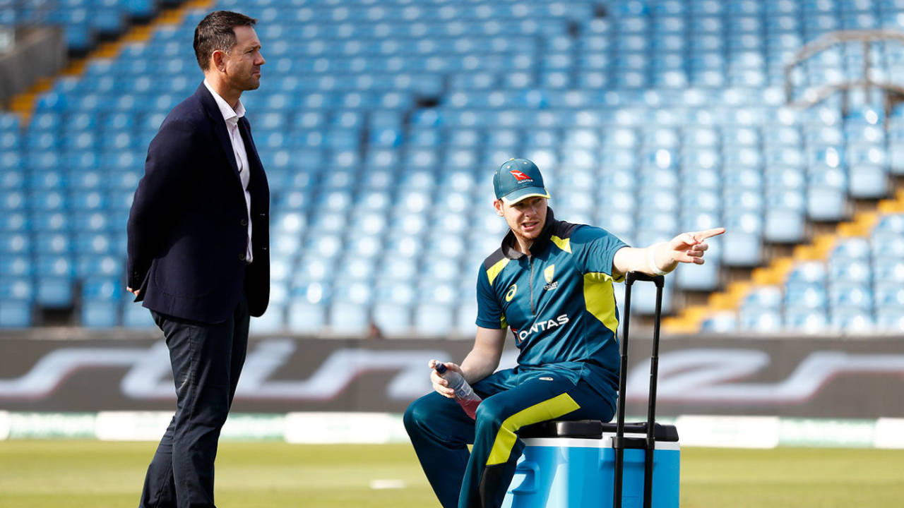 Ricky Ponting chats to Steven Smith during the Ashes&nbsp;&nbsp;&bull;&nbsp;&nbsp;Getty Images
