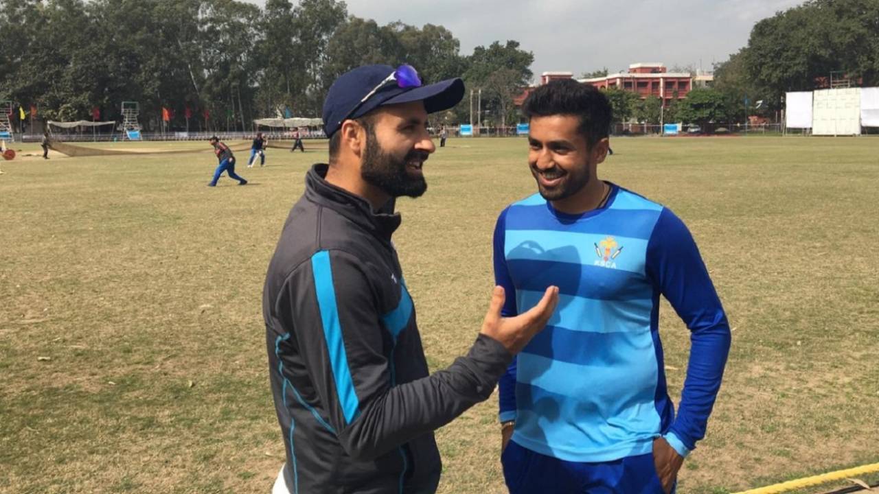 Parvez Rasool and Karun Nair share a lighter moment, Jammu, February 19.2020