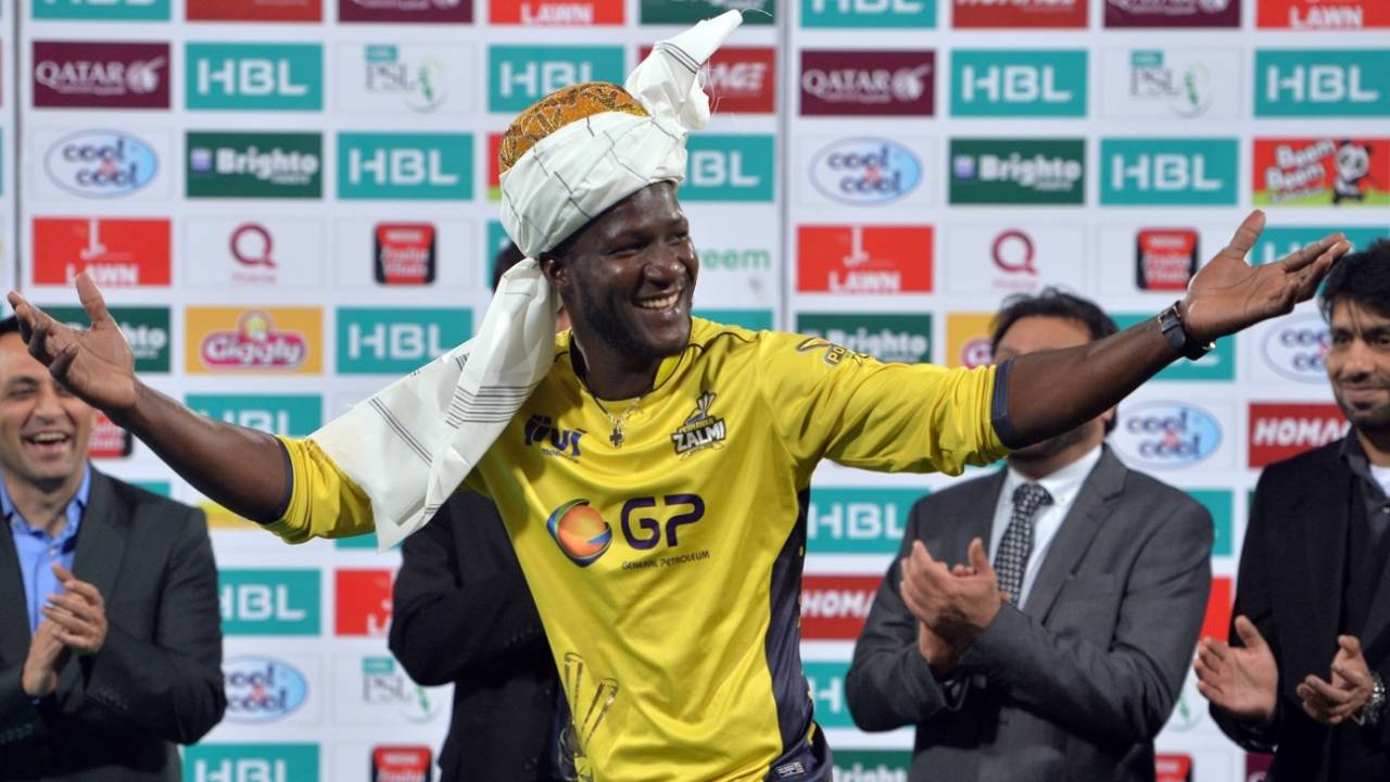 Darren Sammy goes traditional after Peshawar Zalmi's PSL title win in 2017&nbsp;&nbsp;&bull;&nbsp;&nbsp;AFP via Getty Images