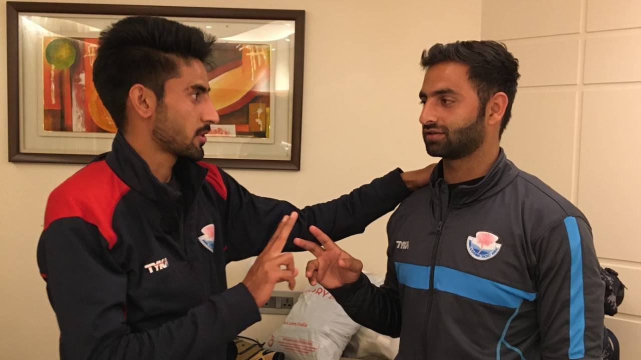 Mujtaba Yousuf (L) and Aquib Nabi compare bowling grips, Jammu, February 22, 2020