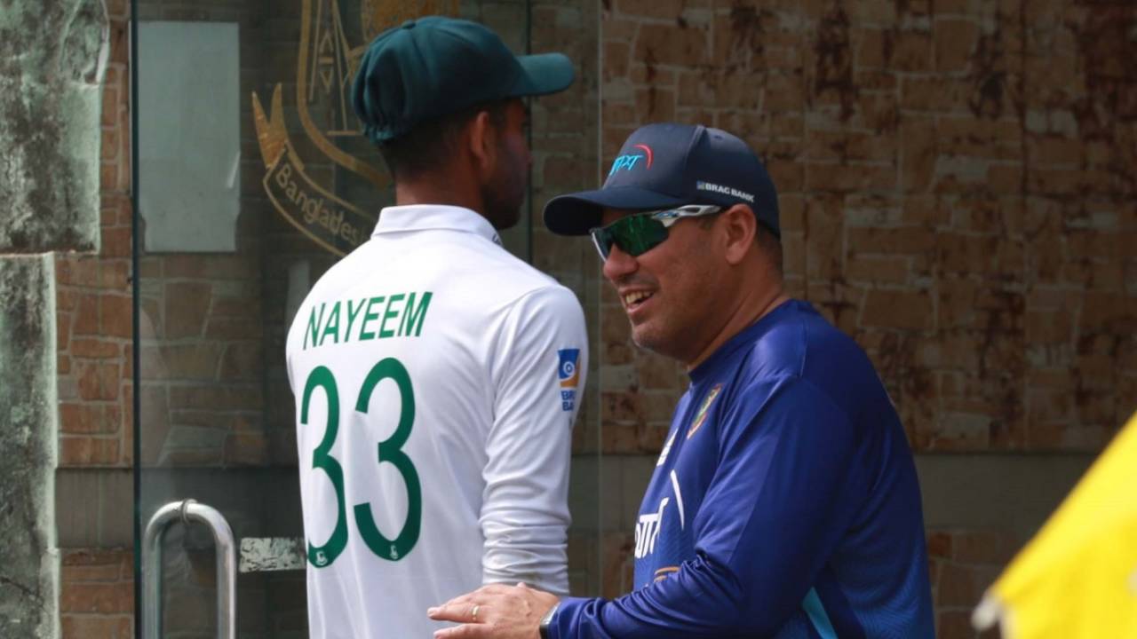 Russell Domingo applauds Nayeem Hasan off the field, Bangladesh v Zimbabwe, Only Test, Dhaka, 2nd day, February 23, 2020