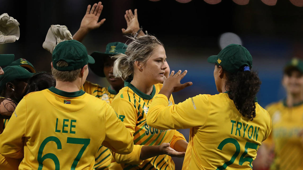 Dane van Niekerk celebrates the wicket of Heather Knight, England v South Africa, ICC Women's T20 World Cup, Perth, February 23 2020