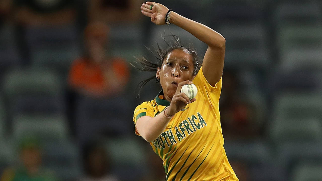 Shabnim Ismail bowls, England v South Africa, ICC Women's T20 World Cup, Perth, February 23 2020