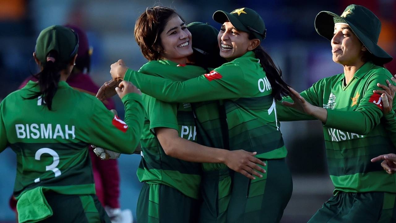 Diana Baig is congratulated by her team-mates, Pakistan v West Indies, women's T20 World Cup, Canberra, February 26, 2020