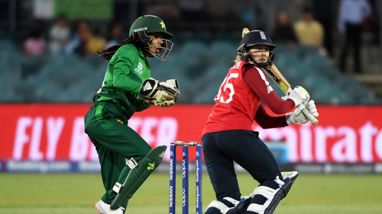 Fran Wilson takes on the Pakistan bowlers, England v Pakistan, Women's T20 World Cup, Canberra, February 28, 2020