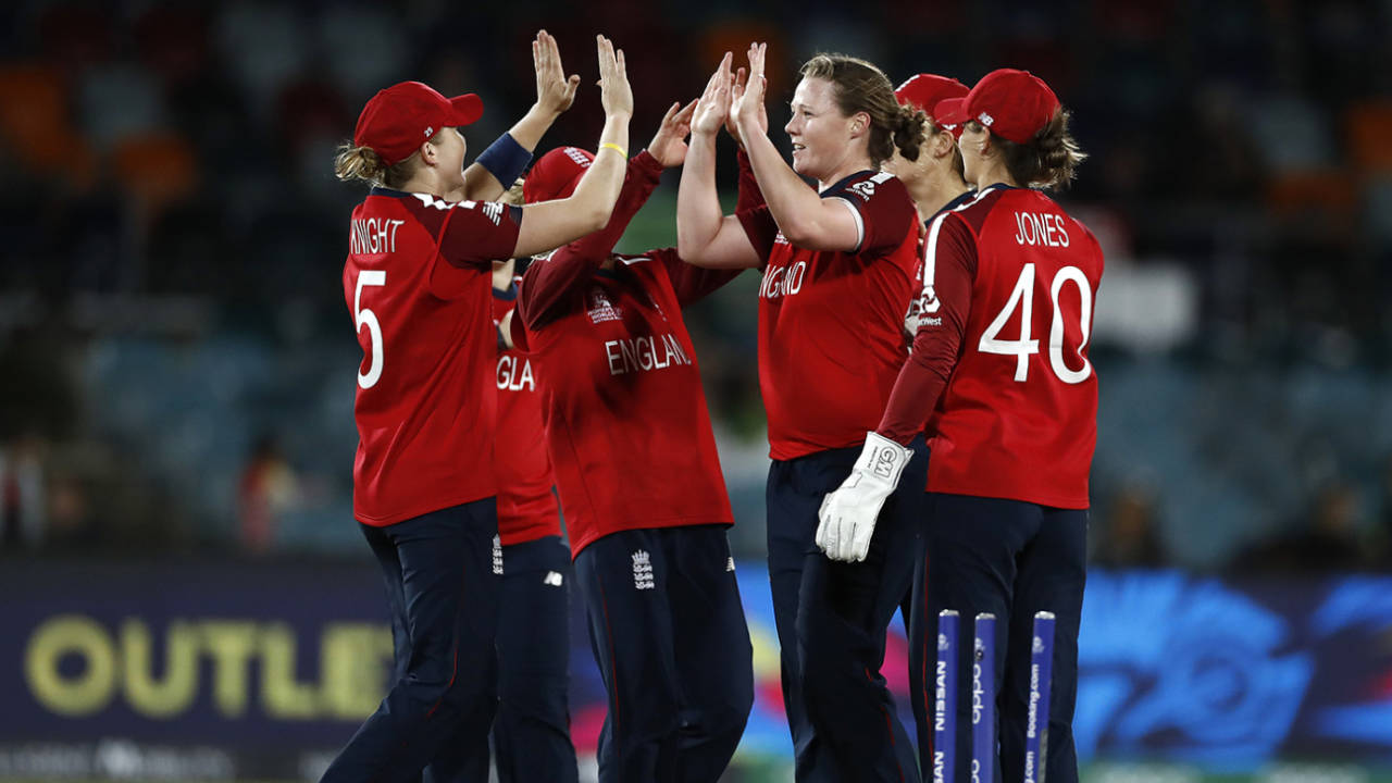 England celebrate Anya Shrubsole's early breakthrough, England v Pakistan, Women's T20 World Cup, Canberra, February 28, 2020
