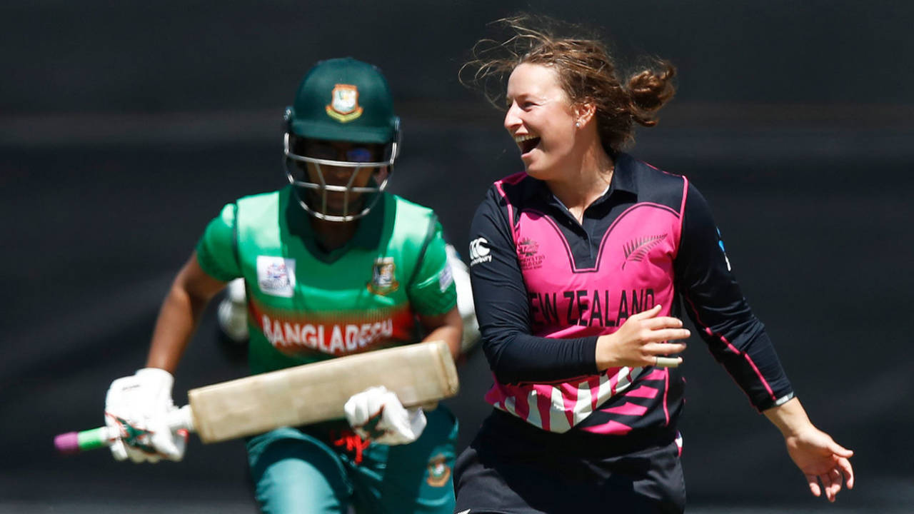 Hayley Jensen helped New Zealand fight back in the field, New Zealand v Bangladesh, Group A, ICC Women's World T20, Melbourne, February 29, 2020