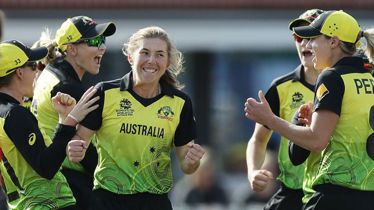 Georgia Wareham celebrates after a successful review, Australia v New Zealand, Group A, ICC Women's World T20, Melbourne, March 2, 2020