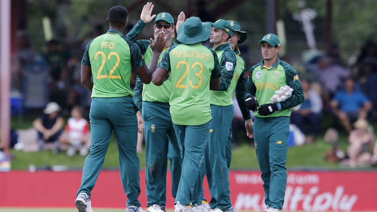 Lungi Ngidi celebrates with teammates after dismissing Steve Smith, Australia v South Africa, 2nd ODI, Bloemfontein, March 4, 2020
