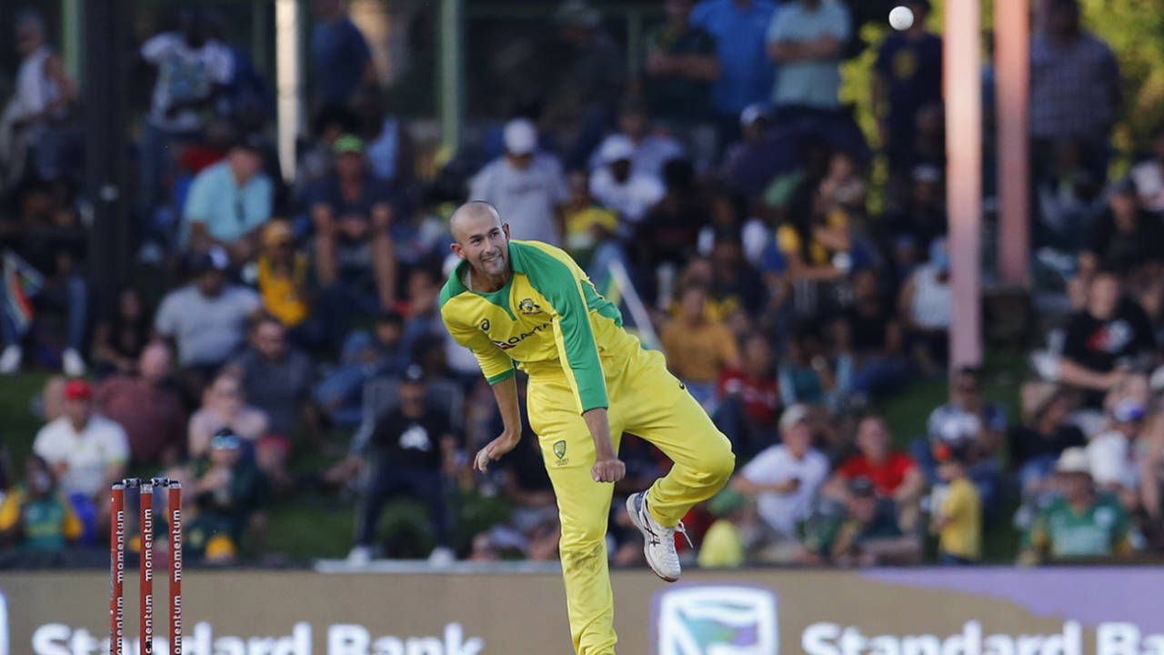 Ashton Agar gives one some air, Australia v South Africa, 2nd ODI, Bloemfontein, March 4, 2020