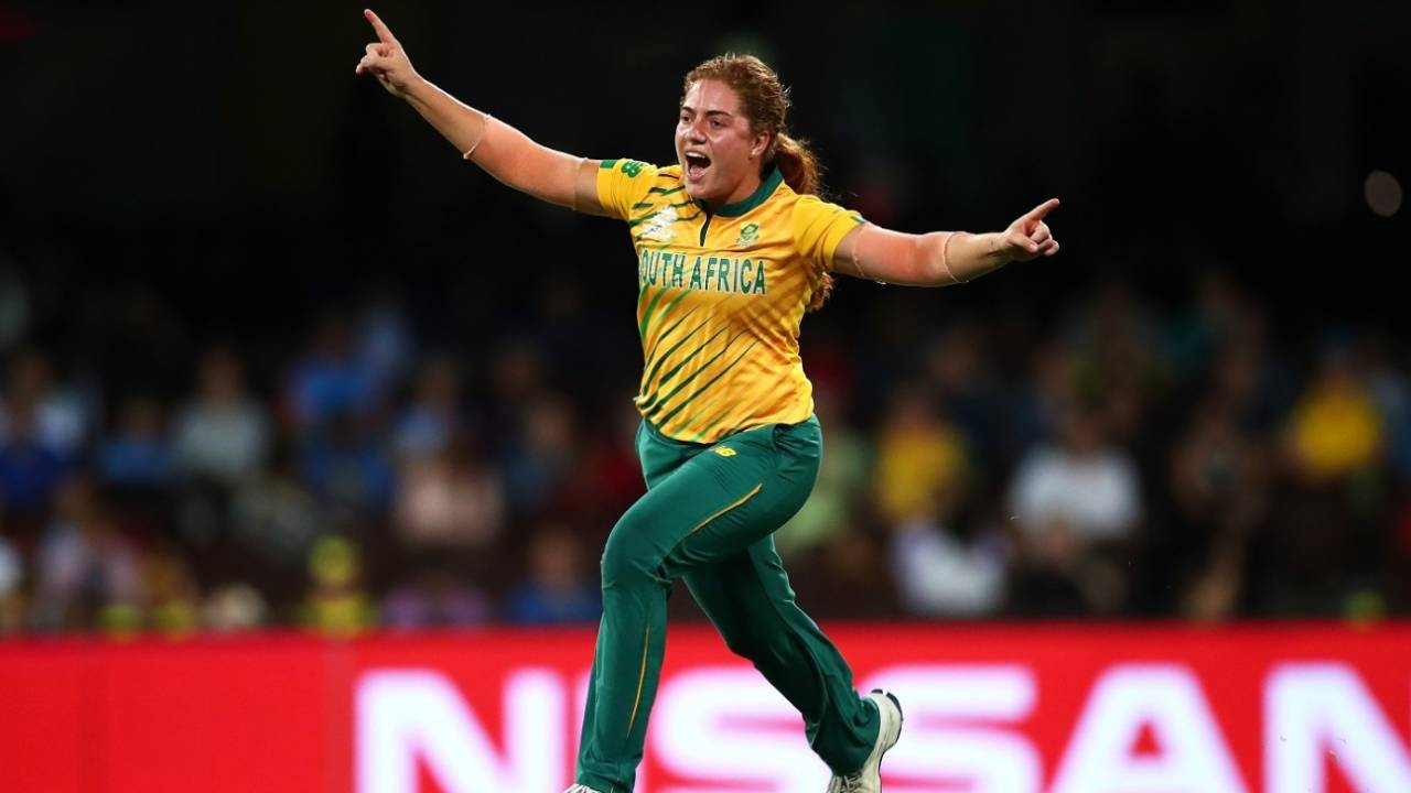 Nadine de Klerk is ecstatic after taking a wicket&nbsp;&nbsp;&bull;&nbsp;&nbsp;Cameron Spencer/Getty Images