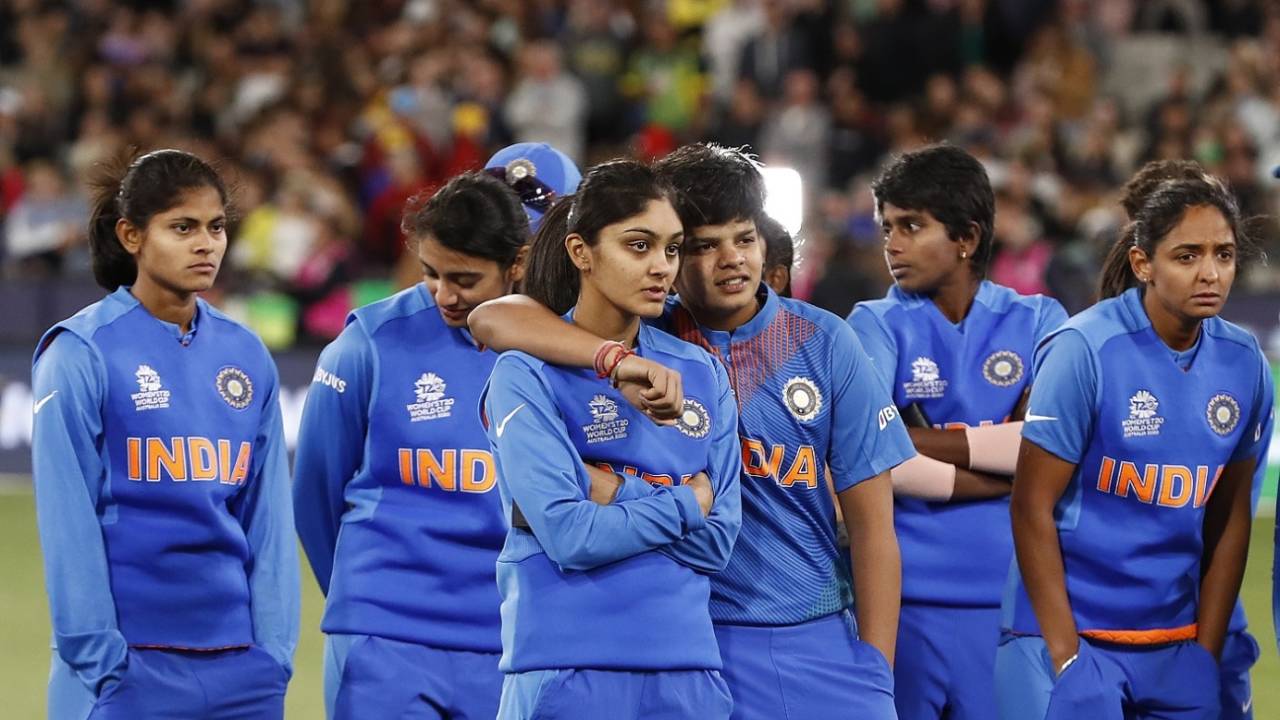 A disappointed Indian team at the presentation ceremony, Australia v India, Women's T20 World Cup final, Melbourne, March 8, 2020