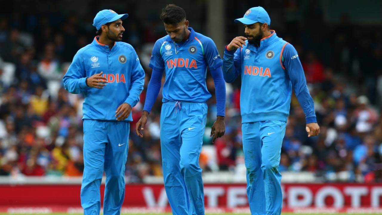 Bhuvneshwar Kumar, Hardik Pandya and Virat Kohli have an intense discussion, India v Sri Lanka, Champions Trophy 2017, The Oval, London, June 8, 2017