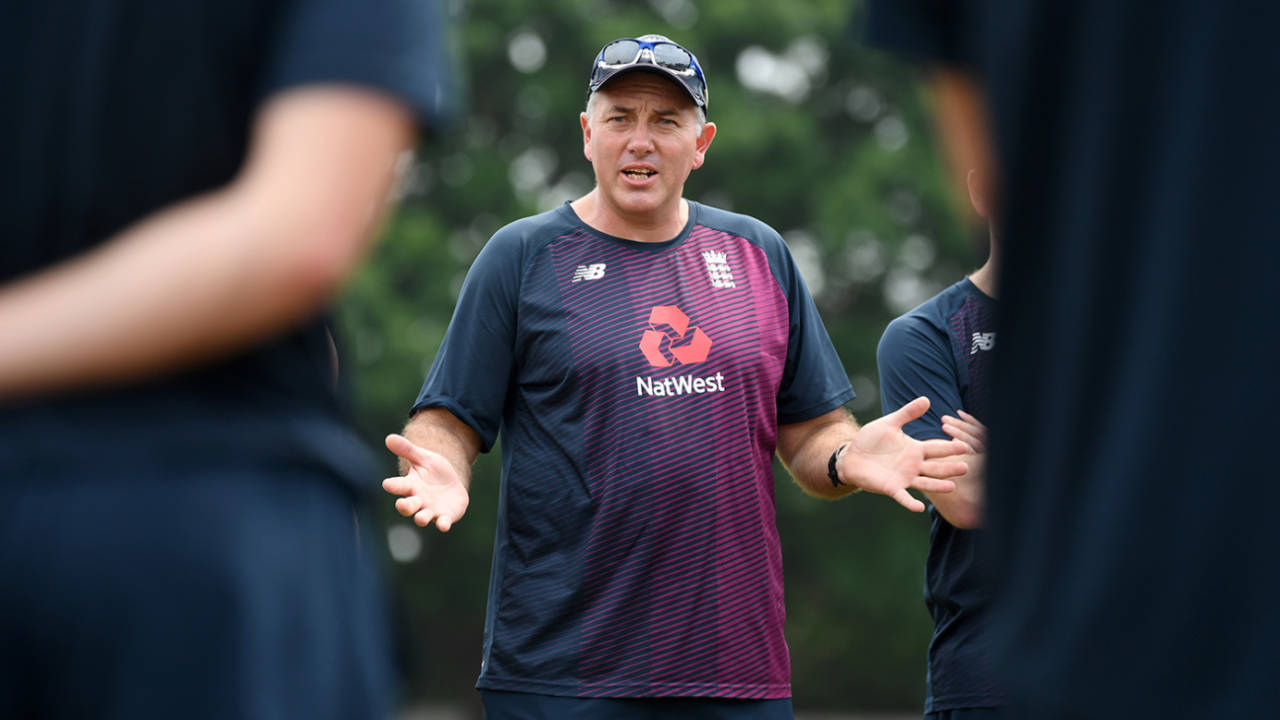 England coach Chris Silverwood addresses his players in training&nbsp;&nbsp;&bull;&nbsp;&nbsp;Getty Images